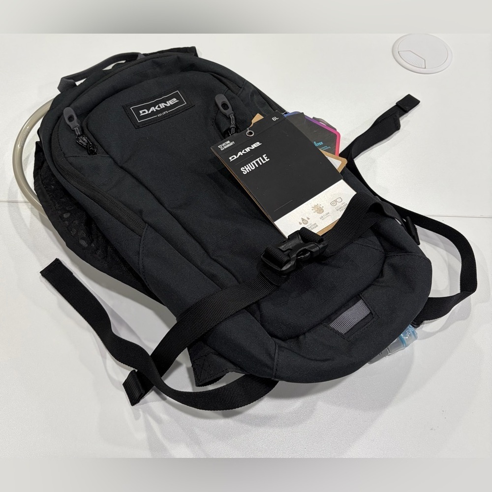 Dakine Shuttle 6L Hydration Backpack Black NWT Bag Pack Breathable Mesh Back